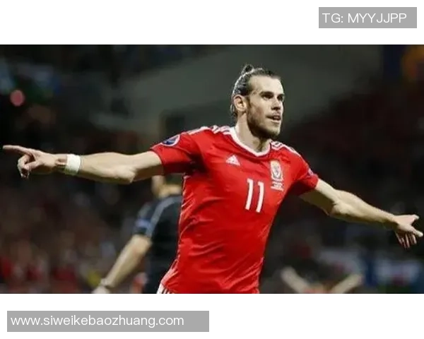 法国十几岁足球球星男友甜蜜日常曝光 网友称其为新一代足球才俊