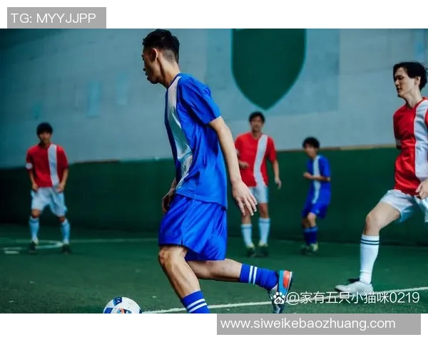 球星爸爸带娃共赴绿茵场 温馨时刻展现父爱与足球情怀